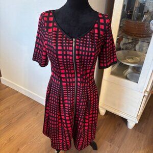 RM LL Red Black Geometric Print Short Sleeve Front Zip Dress EUC 6